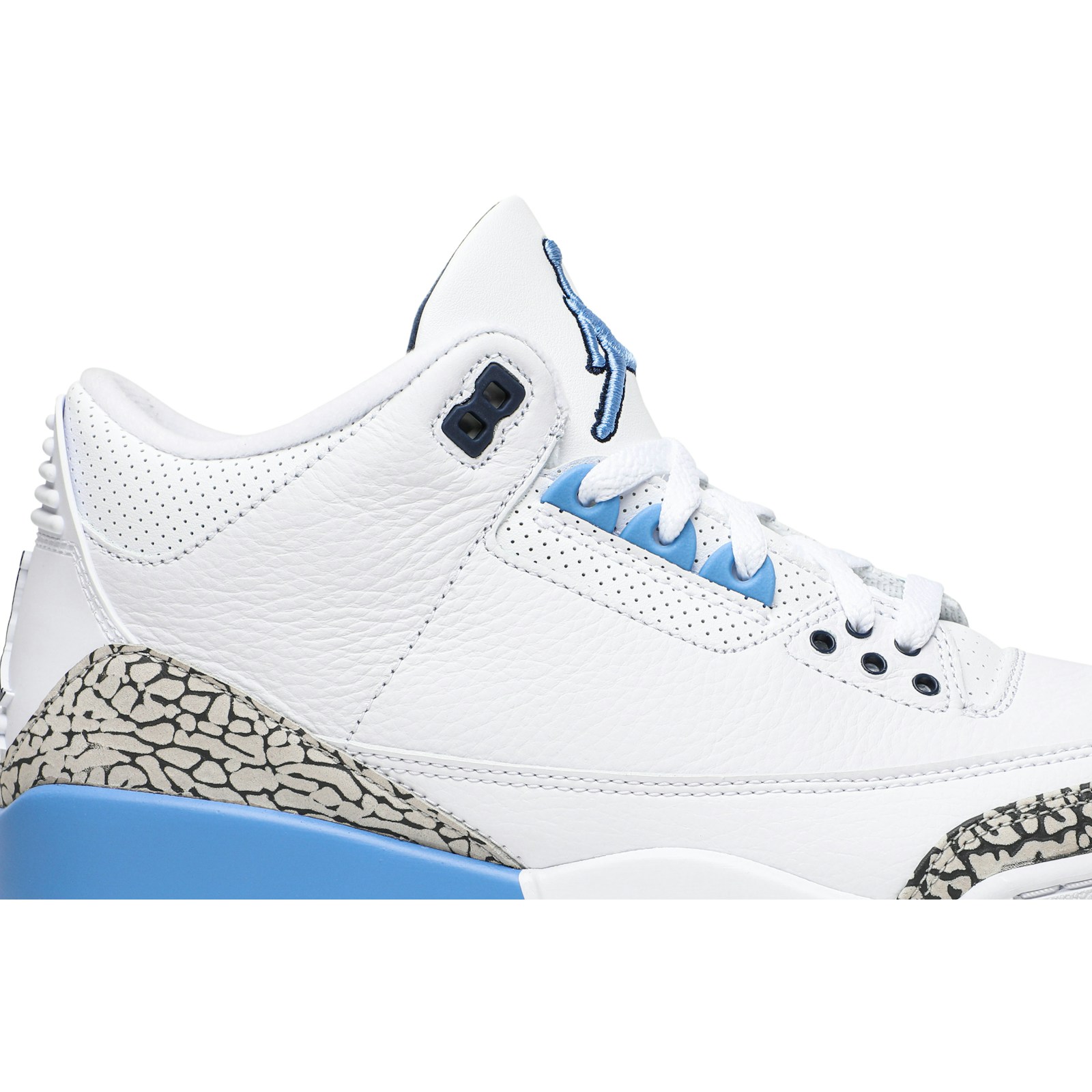 air_jordan_3_retro__unc__ct8532_104_1_55761.jpeg
