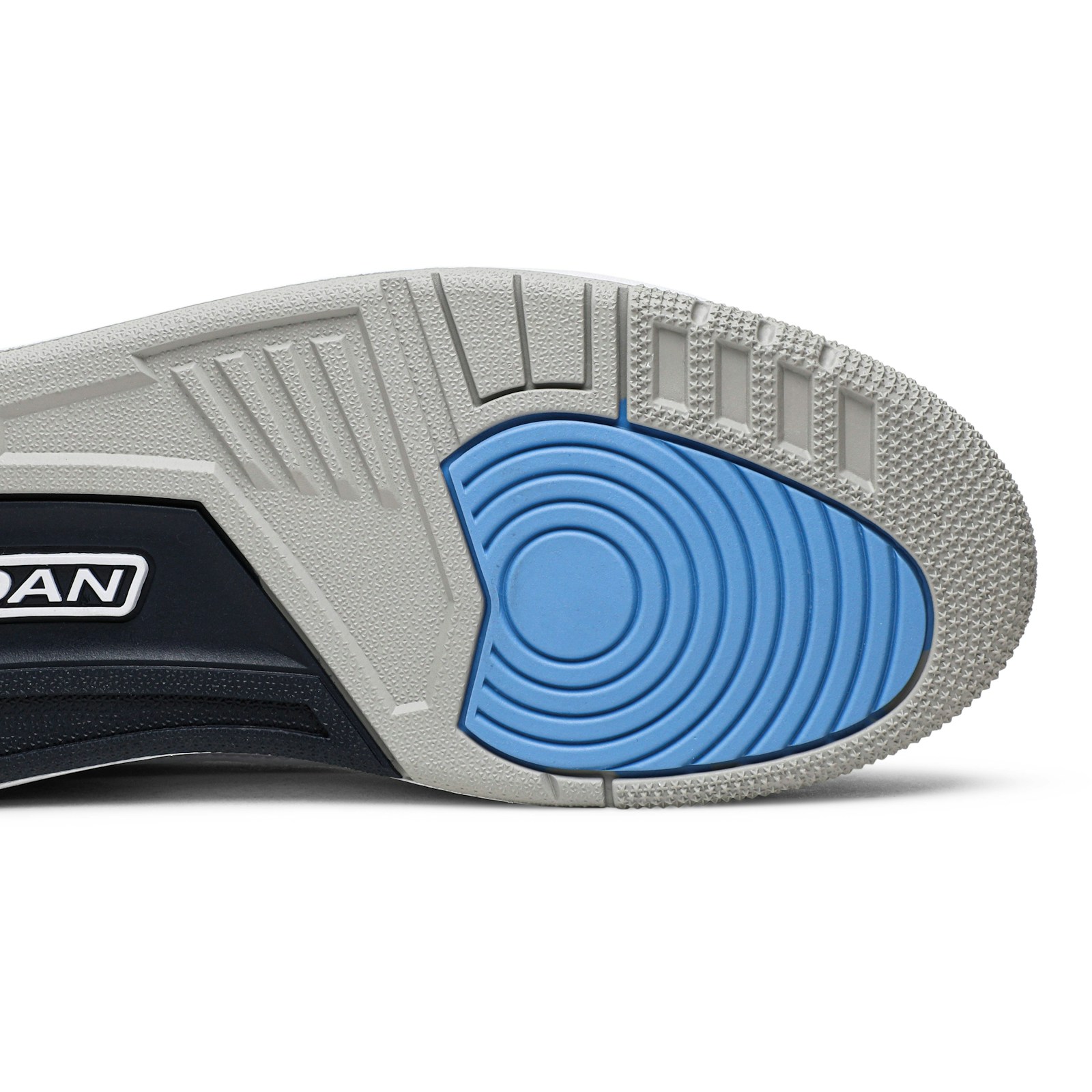 air_jordan_3_retro__unc__ct8532_104_4_55761.jpeg