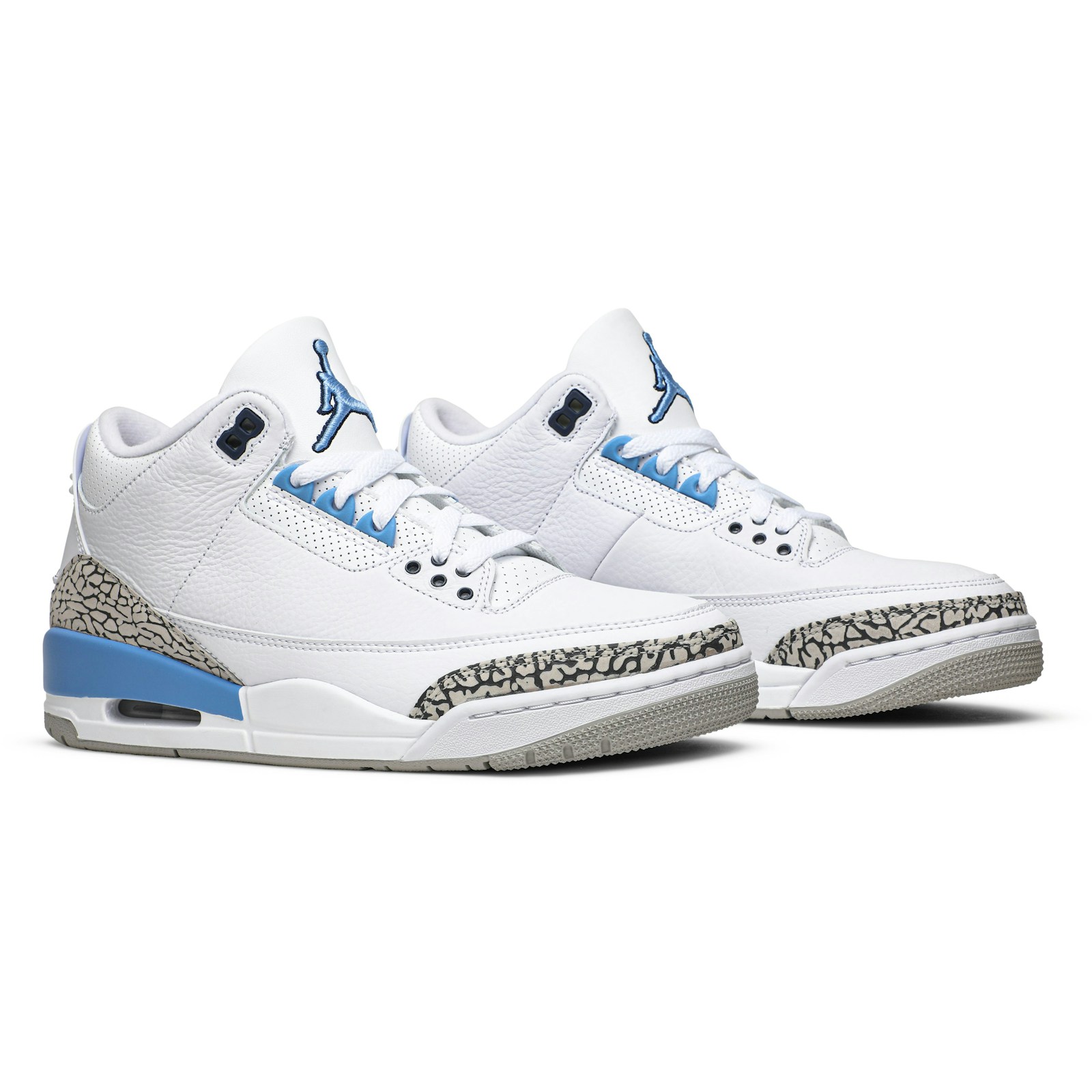 air_jordan_3_retro__unc__ct8532_104_7_55761.jpeg