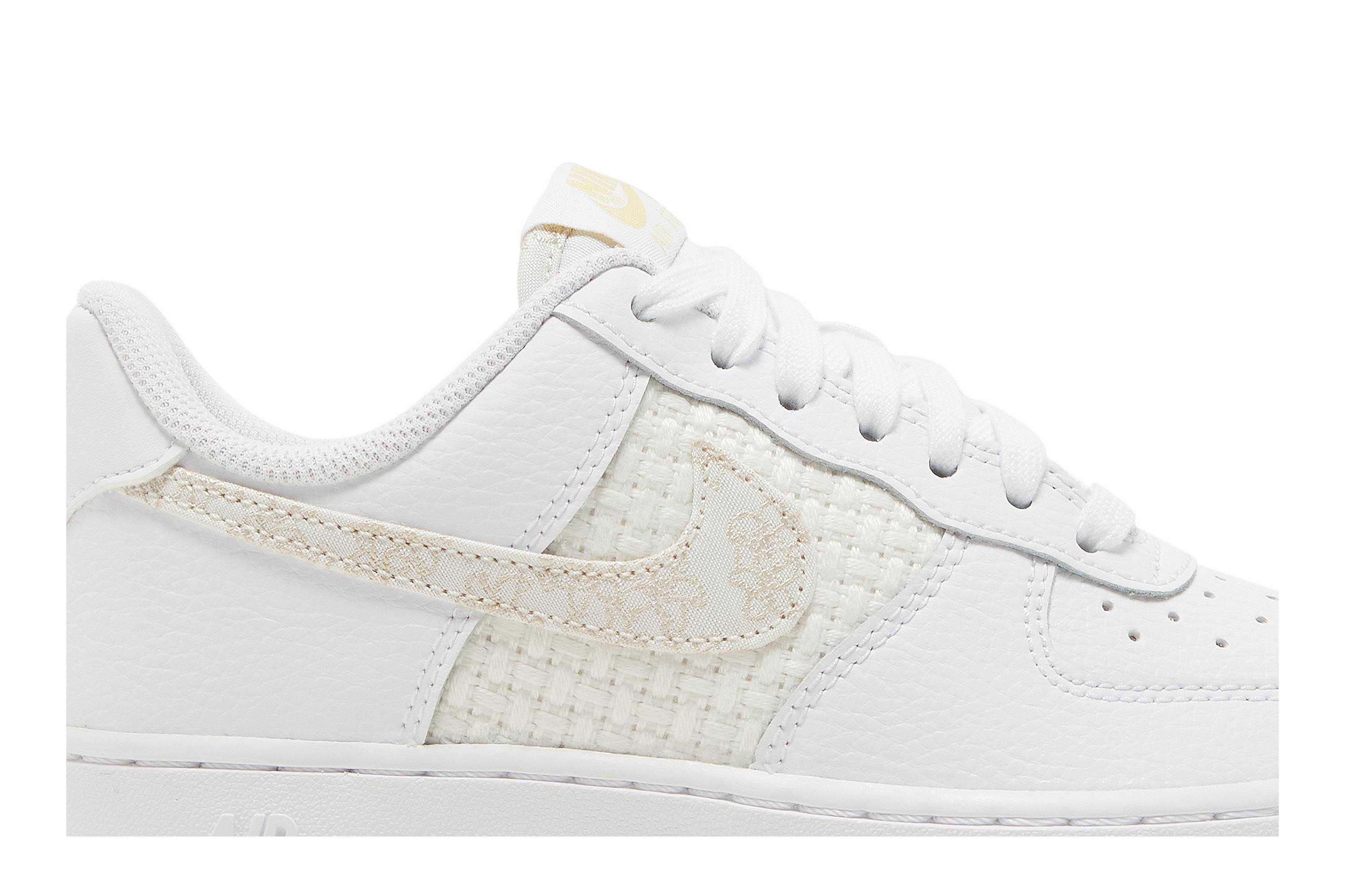 (Women) Nike Air Force 1 ’07 SE ‘Flower Swoosh’ DO9458-100